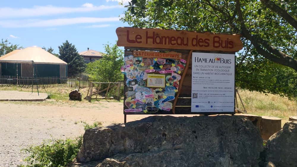 Entr&eacute;e Hameau Buis